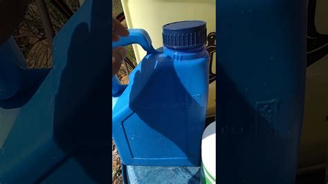 Racun rumput (herbisida) adalah salah satu obat pembasmi rumput liar yang berfungsi untuk mematikan rumput hingga akarnya. Bancuhan Racun Rumput (Racun Pertubuhan Peladang) - YouTube