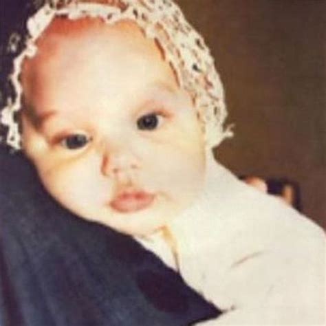 Шайло стала первым биологическим ребенком анджелины джоли и брэда питта. Анджелина Джоли (Angelina Jolie) - Как менялась Анджелина ...