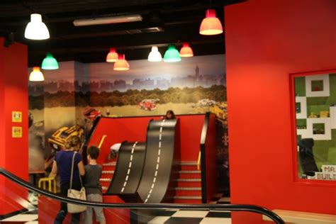 Legoland i̇stanbul, i̇stanbul'un bayrampaşa ilçesindeki forum i̇stanbul alışveriş ve yaşam merkezinde bulunur. İstanbul Legoland Discovery Centre - Cicicee