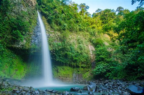 Top Waterfalls In Costa Rica Mil Besos