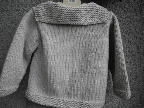 Celui de la licorne est bleu marine. Tricoter un pull 2 ans
