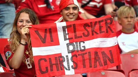 Wann und wo finden die spiele statt? EM 2021: Dänemark unterbricht das Spiel zu Ehren Eriksens ...