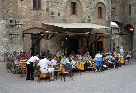 Gambar Outdoor Kafe Jalan Kota Restoran Tua Batu Desa Italia Tuscany Pasar