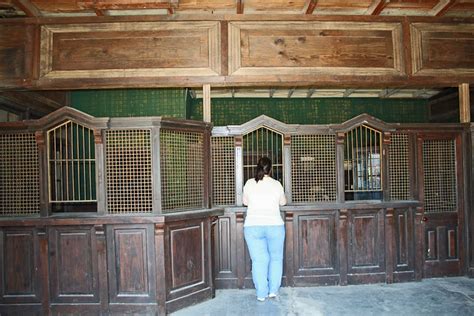 Kontaktinformation finns tillgänglig för många banker. Bank interior. | "Old West" style bank. | John H. Gámez ...
