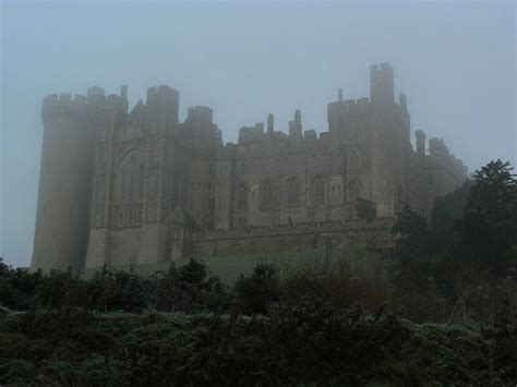 Foggy Arundel Castle West Sussex England Photo Via Impac Castillos