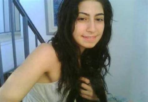 فتاة لبنانية تقوم بتمثيل دور “ميا خليفة” Mulhak ملحق أخبار لبنان