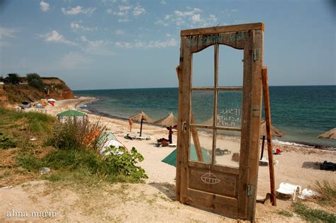 Vama veche was a romanian soft rock band, founded in 1996, which was also the year of in which they recorded the song nu am chef azi which became a hit in 1997 in romania. Vama Veche, prezentă în premieră la Târgul de Turism al României din 2017. Vă amintiți?