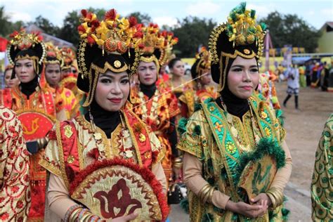 Pakaian Adat Buton Sulawesi Tenggara - Baju Adat Tradisional