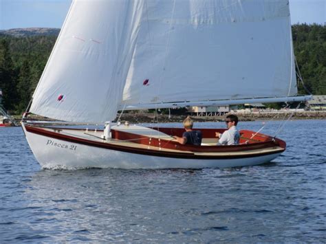 Pleasant Cruising On A Classic Daysailer With Electric Auxiliary Us