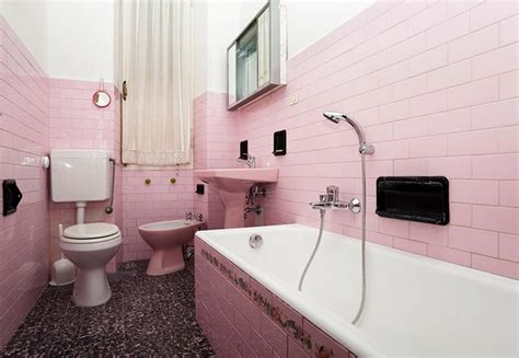 Einige ideen für deine neue badezimmer deko warten hier auf dich. Rosa badezimmer verschönern