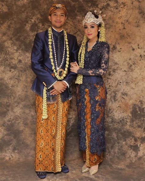 Empat belas baju ini terdiri dari model baju akad nikah muslim modern, baju kebaya akad nikah muslimah. Gambar Baju Adat Sunda Anak Perempuan - Gambar Baju Terbaru