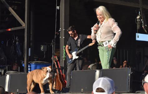 Tanya Tucker And Dog Stella Turn In Hall Of Fame Worthy Set In Ok