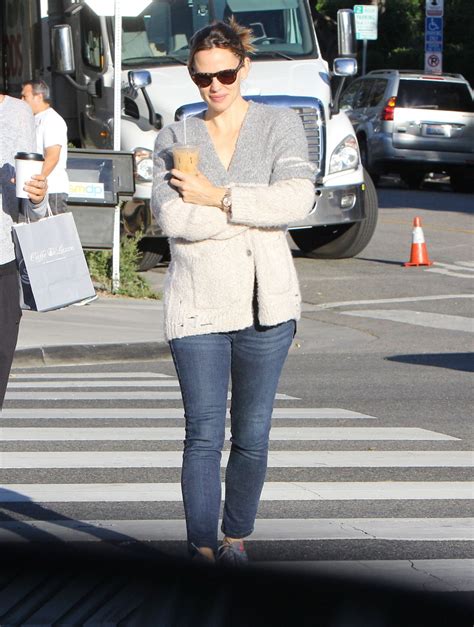 Jennifer Garner Street Style Out In Brentwood December 2015 Celebmafia