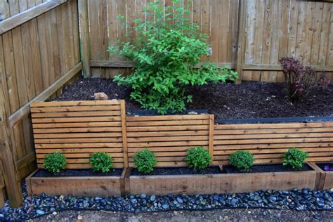 All the instructions and photos you need to build this for yourself are included. DIY Cedar Planter Boxes with Trellis/Privacy Screen