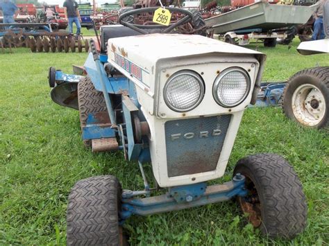 Ford 100 Lawn And Garden Tractor Vintage Tractors Lawn Tractor Garden