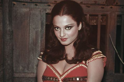 Happy Birthday Rekha 15 Rare Pictures Of Bollywoods Timeless Beauty News18