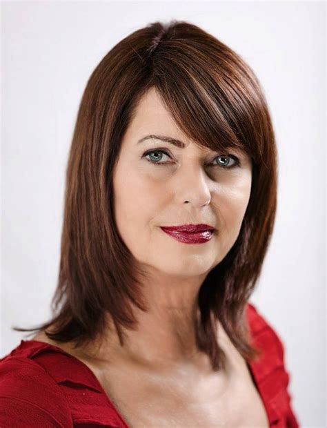 The way you style your hair changes as you get older, but now that you're over 40, you may feel like you have to settle for something suitable for an older woman. Easy and manageable shoulder length hairstyle for busy ...