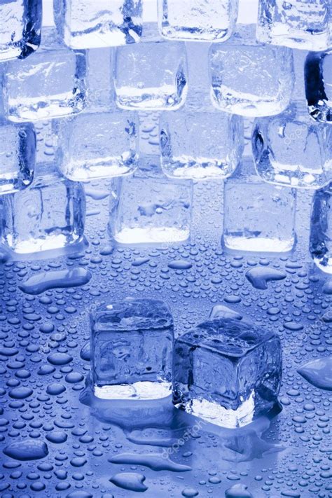 Ice Cubes And Water Drops — Stock Photo © Brunoweltmann 2740997