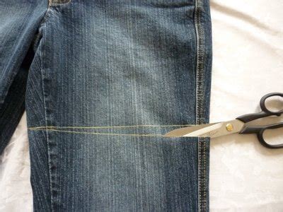 Im internet findet ihr auch ganz viele ideen für das nähen mit den alten jeans. Nähanleitung: Tasche aus alter Jeans, Teil 1
