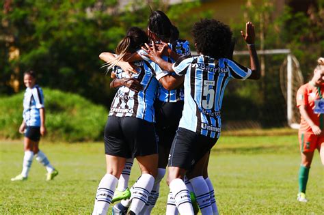 Futebol feminino internacional x grêmio: Gurias Gremistas enfrentam o Internacional na final do ...