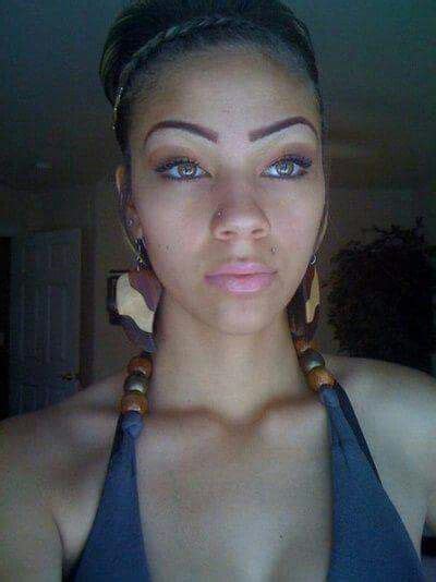 Pin By Wes On Female Faces Women With Green Eyes Black Girl Green
