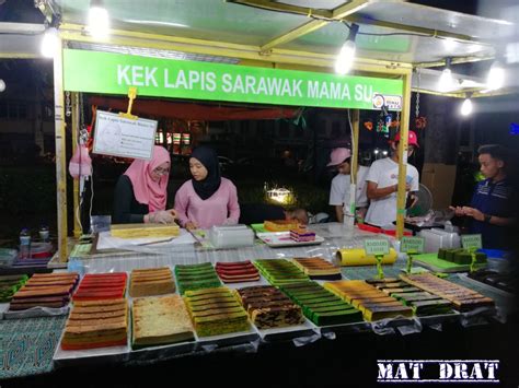 Pilih kek lapis sarawak yang menepati citarasa anda 2. MAT DRAT: Kek Lapis Sarawak di Kuching