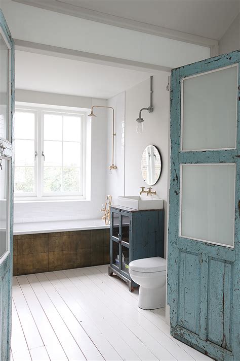 If you're one of those people who don't like to match, preferring the creative chaos that gives them an opportunity for artistic. INTERIORS SCOUT: Modern bohemian home in London - We Are Scout