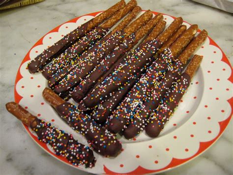 Holiday Chocolate Covered Pretzel Sticks Instructables