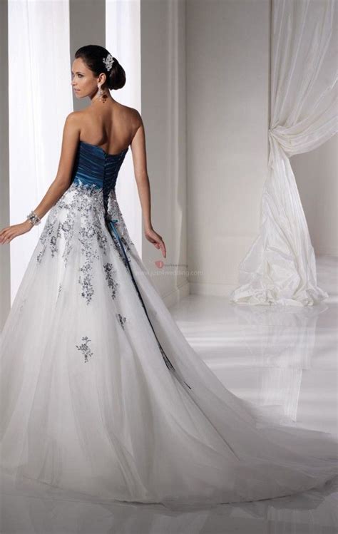The style of short dresses tends to be a good fit with outdoor, beach, and more casual weddings for brides who want to wear white, bridal gown with a skirt that falls above the knee. 9 best Blue and White Wedding Dress images on Pinterest ...