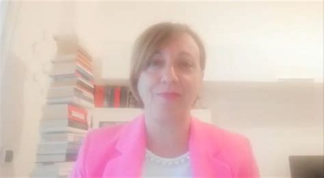 We have zero toolerance policy against illegal pornography. Alessandra Ferrari - Maratona con i manager
