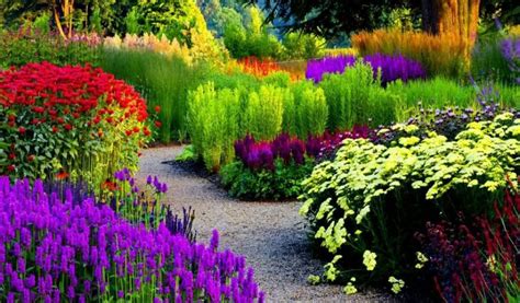 13 Of The Most Beautifully Designed Flower Gardens In The
