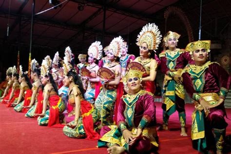 These sentences come from external sources and may not be. Budayawan : Janger klasik perlu dipertahankan (Video ...