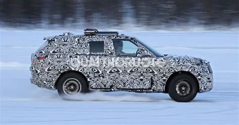 The interior of this range rover is clearly still far from complete. Is this the 2022 Range Rover Sport? - autoX