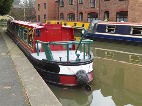 Enjoy A Unique Experience With A Choice Of Locations On A Canal Boating Holiday