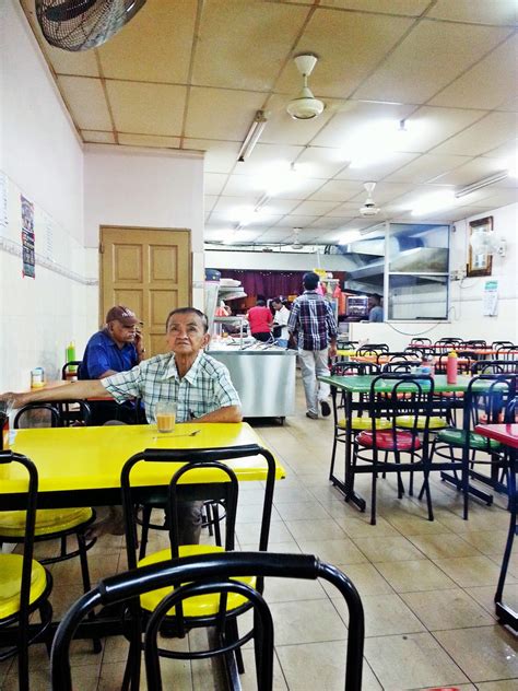 Mekar sejambak bunga gubahan, jatuh sekuntum di atas peti. Venoth's Culinary Adventures: Melur Jaya Curry House ...