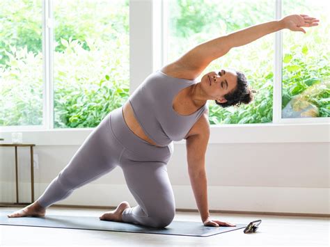 How To Do Extended Side Angle Pose In Yoga — Alo Moves