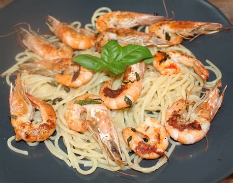 Spaghetti aux gambas marinées au basilic et cuites à la plancha amafacon