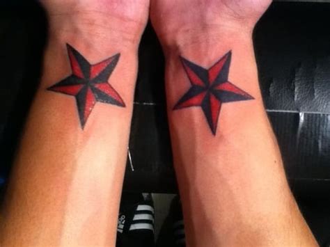 Ver más ideas sobre tatuajes, tatuajes pequeños, tatuaje pequeño para hombre. Tatuajes de estrellas para hombres » Ideas y fotografías