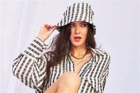 Check Out Shanaya Kapoors Sultry Pics From Her Latest Photoshoot News18