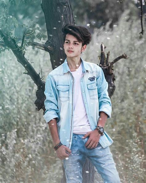 Maybe you would like to learn more about one of these? Cool Boy New Poses Pic Photography Poses Poses for boy in ...