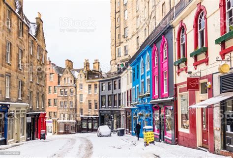 Snow Covering Victoria Street In Edinburghs Old Town Stock Photo