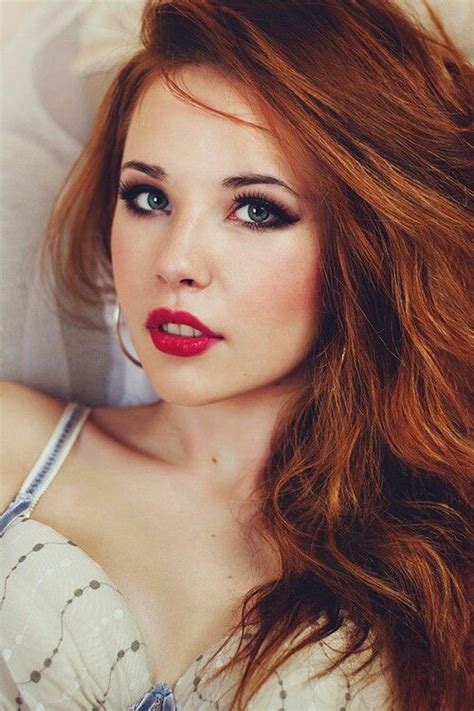 Pretty Woman Redheads Freckles Gorgeous Redhead Hello Gorgeous