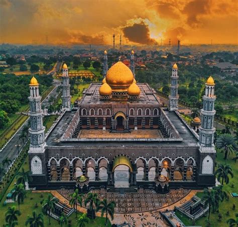 Most Beautiful And Magnificent Mosques In Indonesia What S New Indonesia