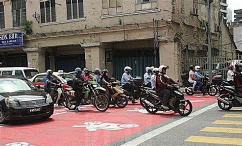Cara hidupkan road tax jika da mati lebih setahun. Rupanya Naik Motor Boleh Jimat Hampir RM10k Setahun
