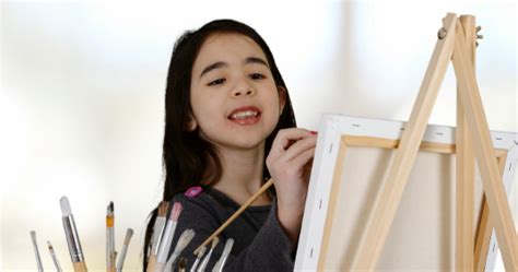 Pengertian seni lukis adalah sebuah pengembangan dari menggambar, biasanya memiliki keunikan atau ciri khas tersendiri. √Teknik-Teknik dalam Melukis | Seni Lukis SMP 2019