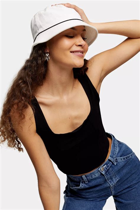Black Double Seam Crop Vest In 2020 Cropped Vest Cropped Style Cropped