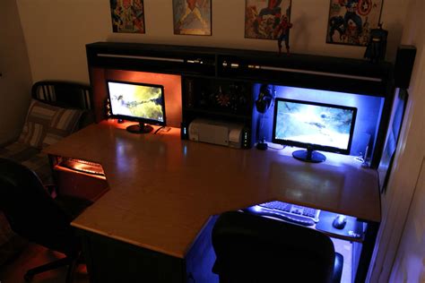 Below are some gaming room ideas to help you put together all the necessary gaming components (plus accessories) to create your optimal gaming setup this promotes the more comfortable, relaxed gameplay made possible by smaller, handheld controllers. Pin by IGRA HERRAJES on PC Setups | Computer desk setup ...