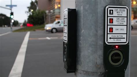 Talking Pedestrian Traffic Light In San Diego California Youtube