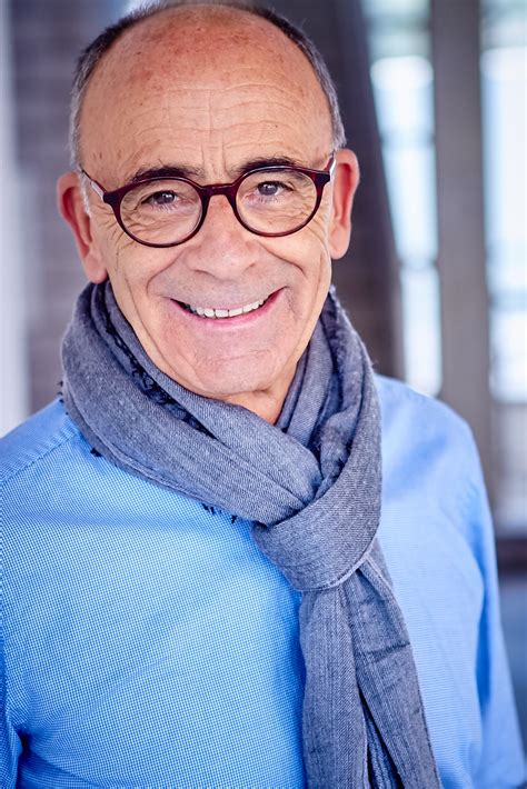 To translate what to spanish, you need first to determine how it is being used in a sentence. peter fischli - schauspieler & sprecher