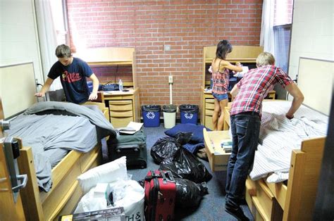 I'm planning on attending csu long beach for fall 08. Incoming students settle into dorms - Daily 49er